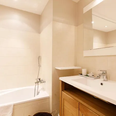 شقة Magnificent Listed Ground Floor Air-conditioned With Wifi أنتيب
