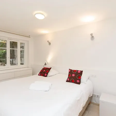 Magnificent Listed Ground Floor Air-conditioned With Wifi شقة أنتيب