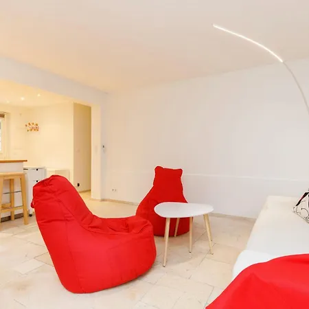 Magnificent Listed Ground Floor Air-conditioned With Wifi Antibes