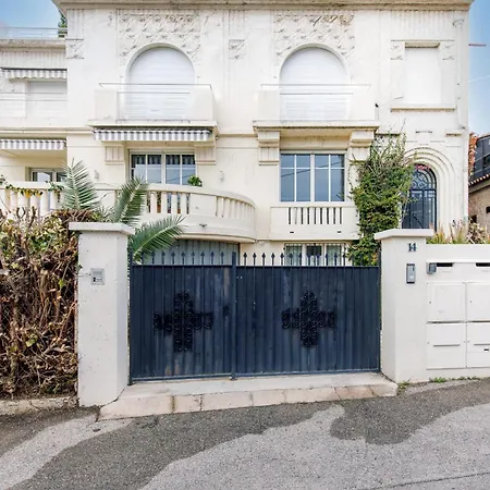 Magnificent Listed Ground Floor Air-conditioned With Wifi *